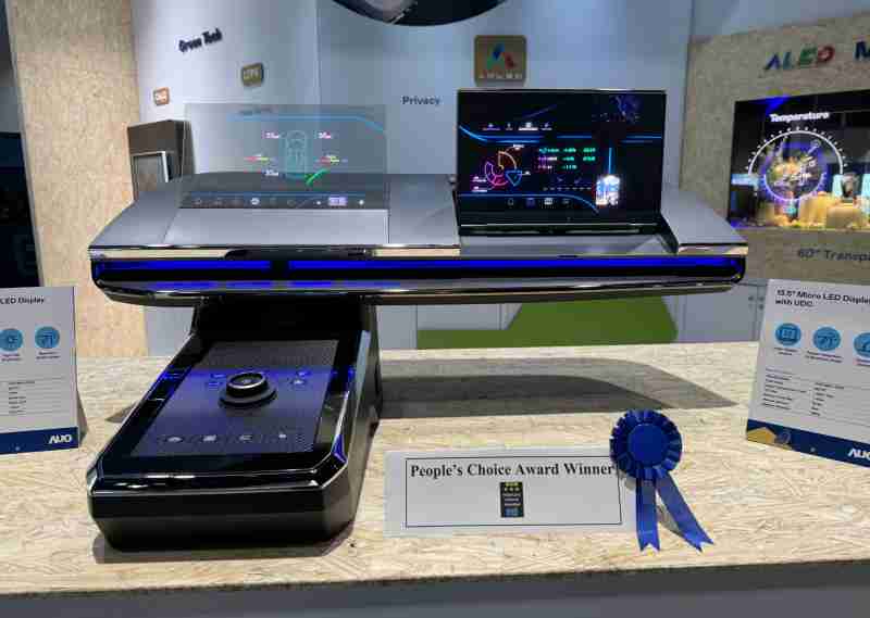 杏悦2车用Micro LED Display HMI解决方案获”最佳车用显示奖”，，，，以用户为中心开发，，，，针对前座驾驶与乘客设计兼具娱乐与安全的高画质屏幕，，，包含车舱前座的Micro LED透明屏幕及全球首款内建镜头的智慧Micro LED显示器