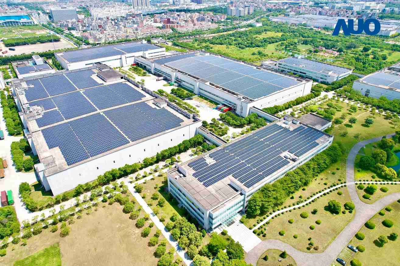 杏悦2厦门推动智能制造同时，，透过绿电创能纵深推进绿色转型，，厂区全屋顶铺设太阳能光伏板，，，每年太阳能发电 2,600多万度