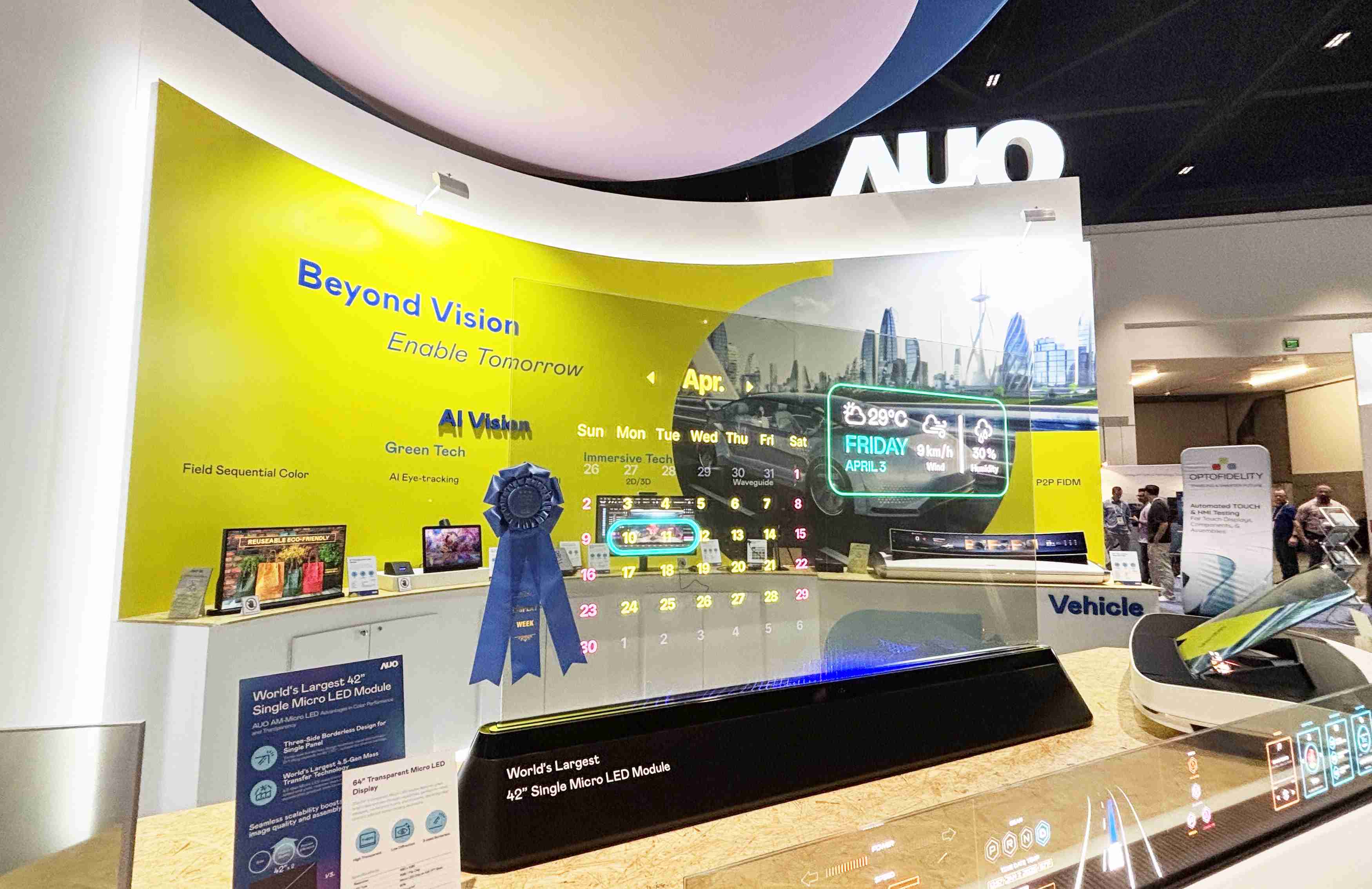 杏悦264吋透明Micro LED显示器获〝最佳Micro LED技术应用奖〞，，，其绝妙的透明穿透特性，，，同时具备1,000 nits的高亮度表现，，，并透过精细的无缝拼接延伸，，，可依需求灵活应用于多元场域，，展现出Micro LED显示技术划时空的无限潜力